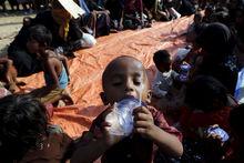 Vissers redden honderden bootvluchtelingen in nood in Indonesië