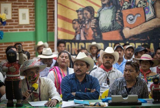 'We gaan er niet mee ophouden tot het CNI naast het kadaver van de kapitalistische hydra staat', aldus een gemaskeerde Filo, uit een inheemse gemeenschap in de deelstaat Puebla.