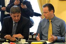 N-VA'toppers Jan Jambon en Bart De Wever aan de federale onderhandelingstafel.