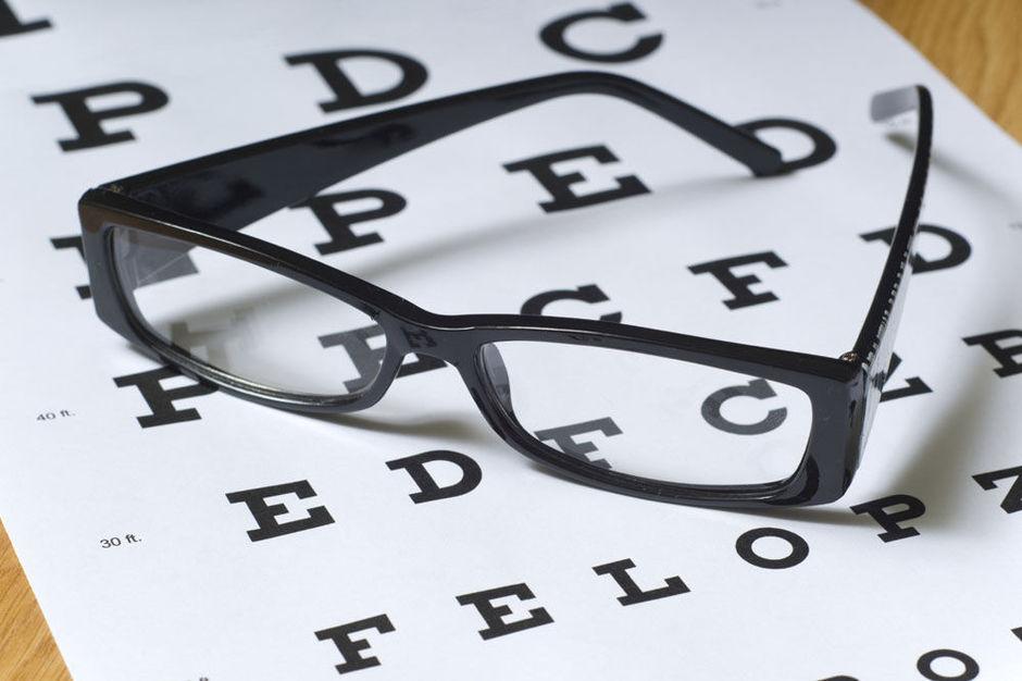 De bijziendheidsepidemie: 'Eén letter meer kunnen lezen bij de oogarts kost 37.000 euro'