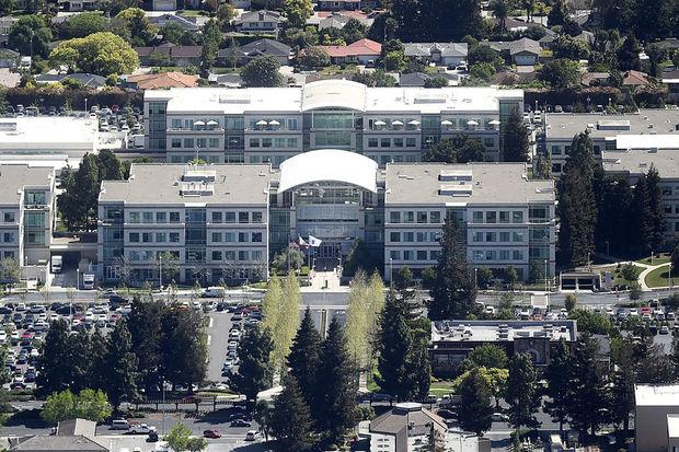 Het hoofdkantoor van Apple in Cupertino, Californië, op een luchtfoto genomen op 6 april 2016.