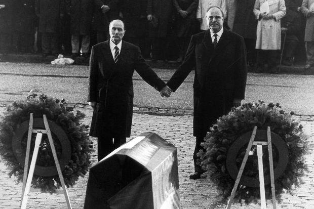 Mitterand en Kohl in Verdun in 1984.