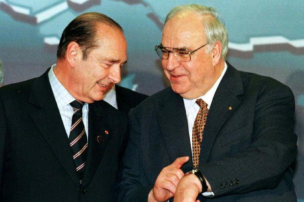 François Mitterand en Helmut Kohl op 1 januari 1999, bij de geboorte van de euro.