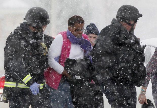 Een aantal aanwezigen werden tijdens een sneeuwbui uit het gebouw geëvacueerd