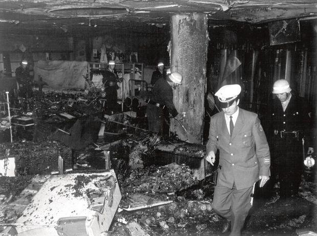 Op 3 april 1968 stichtte de Baader-Meinhof-groep vuur in twee winkelcentra in Frankfurt, geïnspireerd door de brand in de Brusselse Innovation.