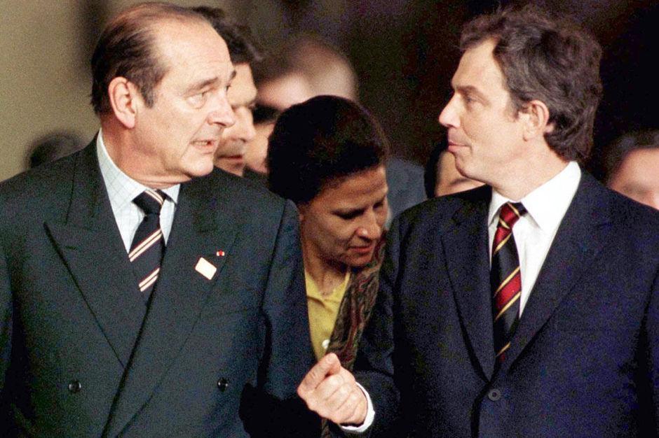 Voormalig Frans president Jacques Chirac en voormalig Brits eerste minister Tony Blair. Beide heren zouden in 1998 de ban breken voor een Europees defensiebeleid