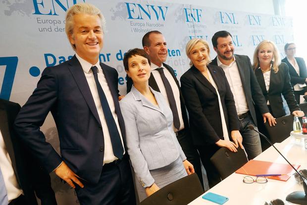 Wilders, Petry, Harald Vilimsky (FPÖ), Le Pen, Matteo Salvini (Lega Nord) en Janice Atkinson tijdens de persconferentie.