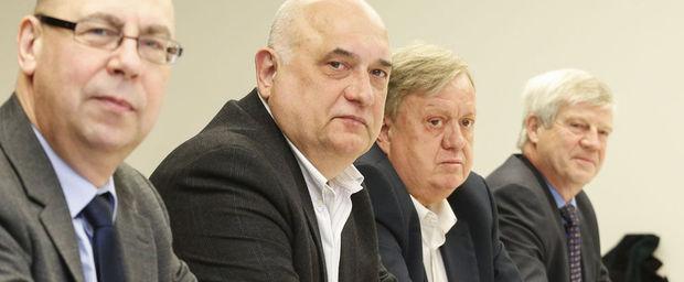 Van links naar rechts: ACV-topman Marc Leemans, ABVV-topman Rudy De Leeuw, secretaris-generaal van het FGTB Marc Goblet en Jan Vercamst, hoofd van het ACLVB-CGSLB.