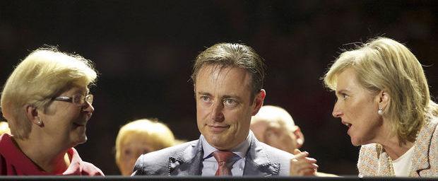 Bart De Wever: . 'Ik bewaar nog meer afstand van vrouwen dan van mannen. Dat ligt niet aan die vrouwen, hoor, dat ligt aan mezelf'