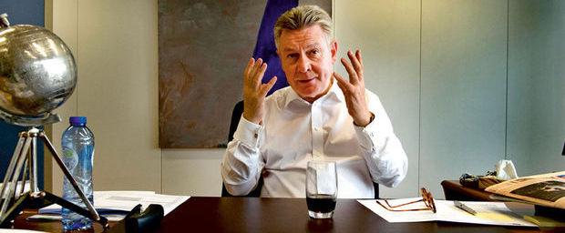 Karel De Gucht: 'Waarom zouden vrouwen zachter of gevoeliger zijn?'