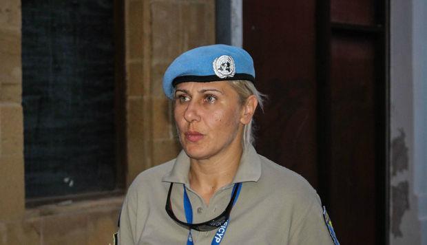 Fatima Hajdarevic, oorspronkelijk afkomstig uit Bosnië-Herzegovina, is één van de VN-officieren die de bufferzone bewaakt tijdens het protest van Unite Cyprus Now.