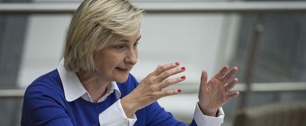 Hilde Crevits (CD&V), Vlaams minister van Onderwijs