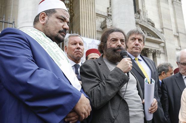Mars van moslims tegen terrorisme aangekomen op Brussels Beursplein