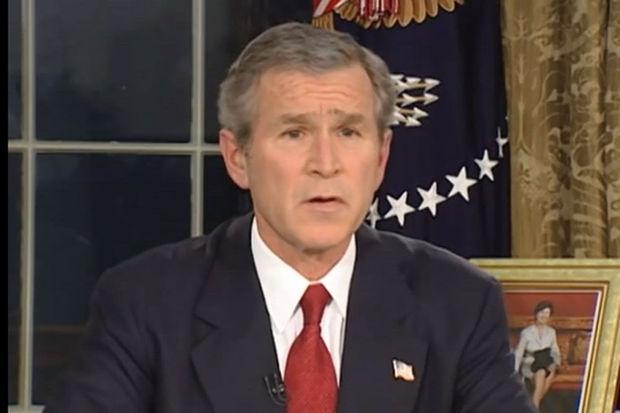 2003: George W. Bush kondigt een militaire interventie aan in Irak