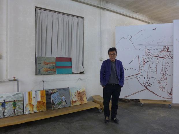 Liu Xiaodong in zijn atelier: met eigen ogen gaan zien wat er te schilderen valt.  