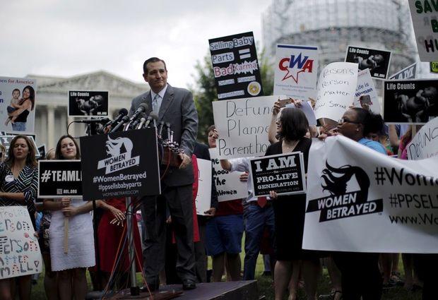 De Republikeinse presidentskandidaat Ted Cruz spreekt op een manifestatie tegen Planned Parenthood