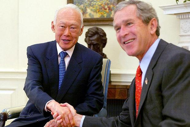 Lee Kuan Yew en toenmalig Amerikaans president George W. Bush in 2002.