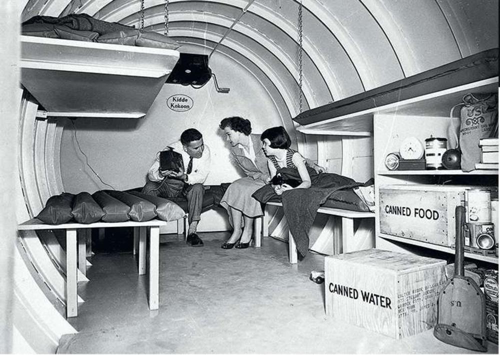 De angst voor straling bracht menig Amerikaans huisgezin ertoe een eigen atoombunker te bouwen; of je daarin een atoomaanval overleefde valt te betwijfelen.