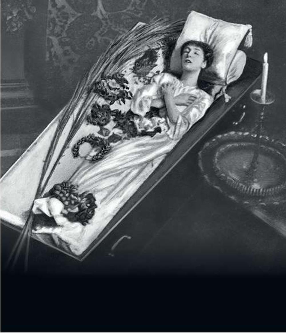 Sarah Bernhardt liet zich een doodskist cadeau doen, waarin ze sliep en poseerde.