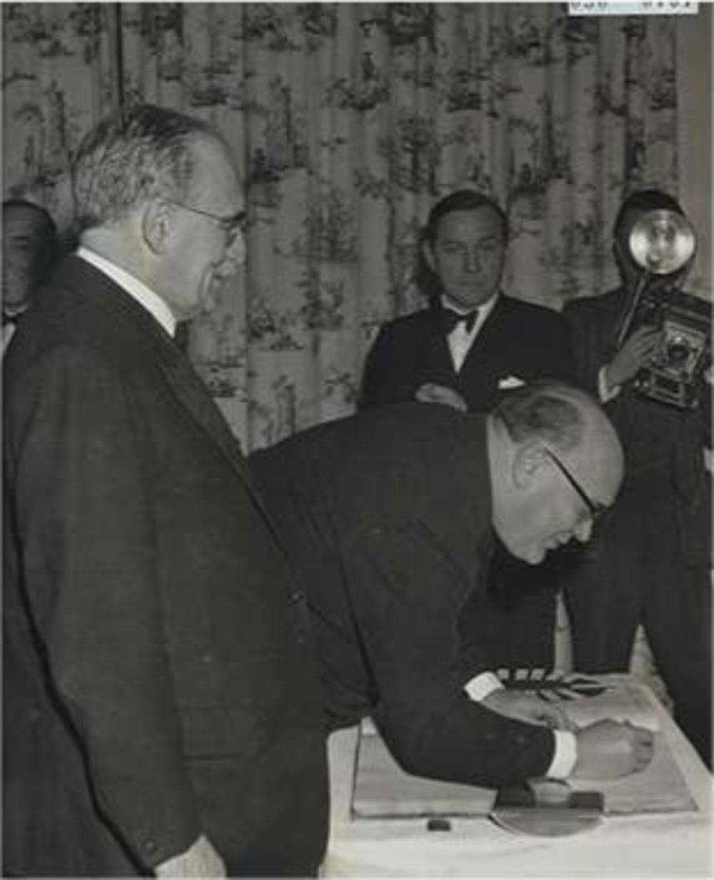 Drees en Spaak, bij diens bezoek aan Nederland als SG van de NAVO, 1957. (Nationaal Archief/ANP)