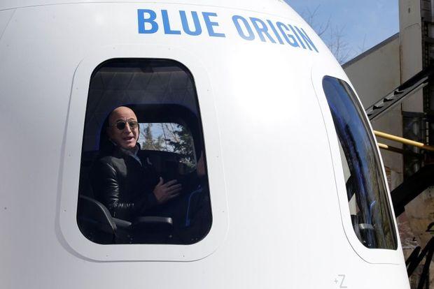  In 2000 al richtte Amazon-CEO Jeff Bezos Blue Origin op, een ruimtevaartbedrijf dat privéreizen wil aanbieden. 