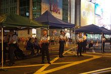 Politie houdt toezicht in Hongkong.