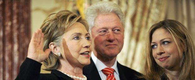 Bill en Chelsea bij de eedaflegging van de kersverse minister van Buitenlandse Zaken in 2009