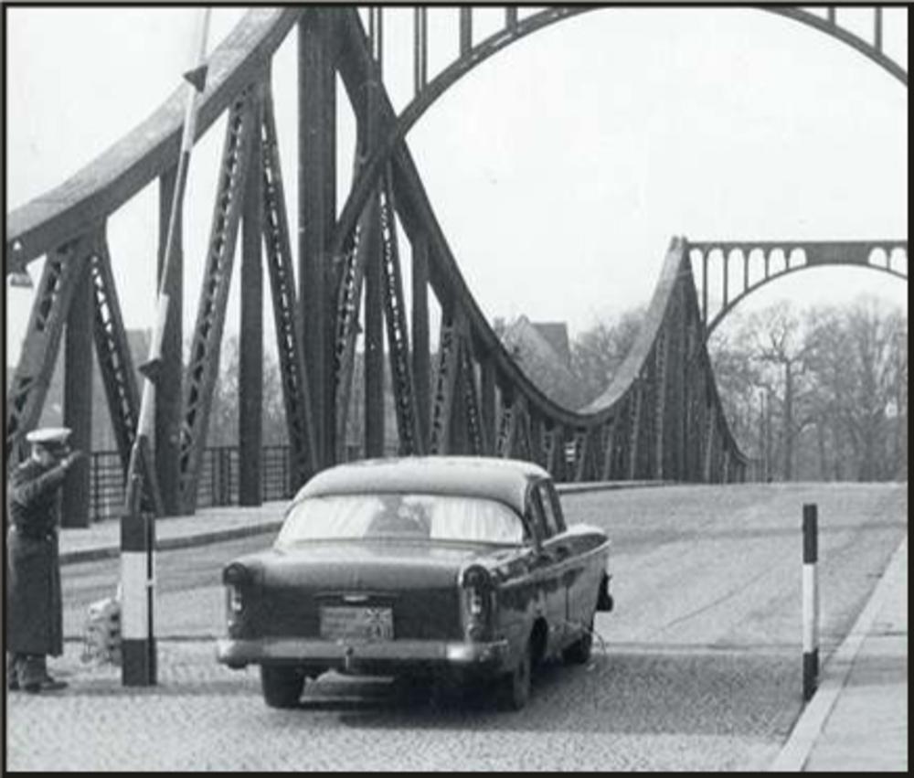 'Bridge of Spies': de Glienicker Brücke in Berlijn.