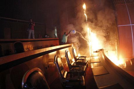 Rellen in Mexico: parlement brandt