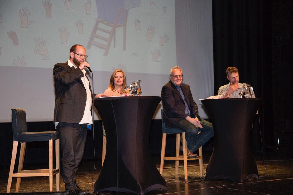 Het grote crisisdebat van Knack. Van links naar rechts: Bert Bultinck, Caroline Ven, Peter Mertens, Koen Schoors.