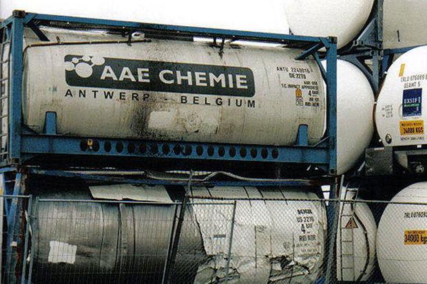 Isopropanol-schandaal: hoe een grondstof voor gifgas door de handen van de Belgische douane glipte