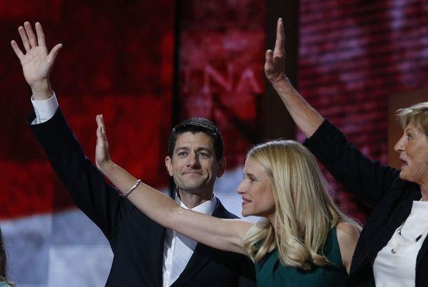 Paul Ryan met echtgenote Janna en moeder Betty Douglas tijdens de partijconventie van 2012, waar hij kandidaat vicepresident werd
