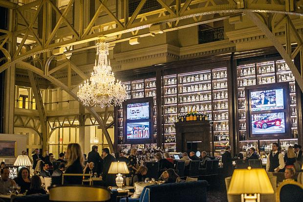 De bar Sinds hij in het Witte Huis woont, is Donald Trump in geen enkel ander restaurant in Washington gesignaleerd.