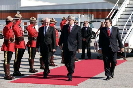 Van Rompuy, Harper en Barroso na landing in Toronto