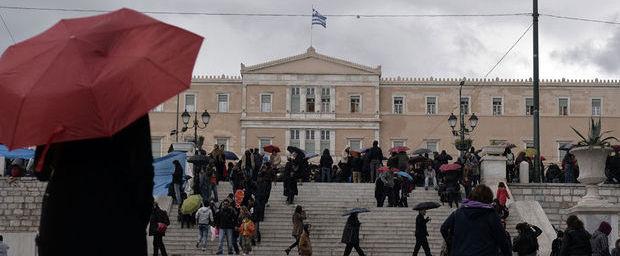 'Er is weer een leerling flauwgevallen van de honger, schat': Griekenland als derdewereldland
