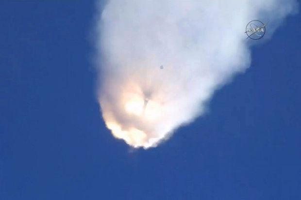 De onbemande raket van SpaceX lijkt kort na lancering ontploft te zijn.