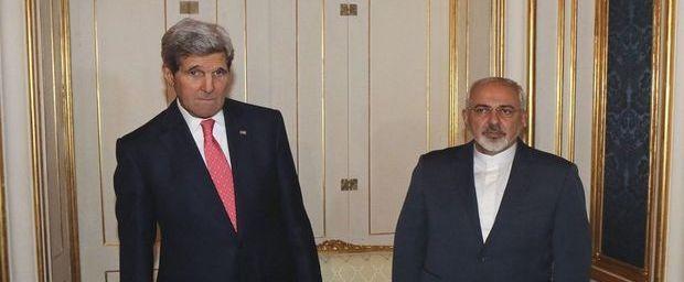 Twee van de voornaamste onderhandelaars van het akkoord, de Amerikaanse minister van Buitenlandse Zaken John Kerry en zijn Iraanse ambtgenoot Javad Zarif