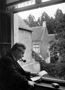 Felix Timmermans in zijn Lierse schrijverswoning.