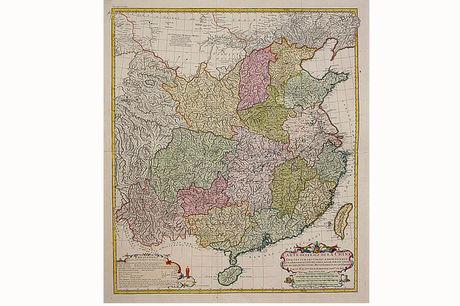 De deelkaart uit de d'Anville reeks die enkel de 'oude' Chinese provincies afbeeldt (1735). Een trouwe Duitse heruitgave hiervan werd door Angela Merkel cadeau gedaan aan Xi Jinping.