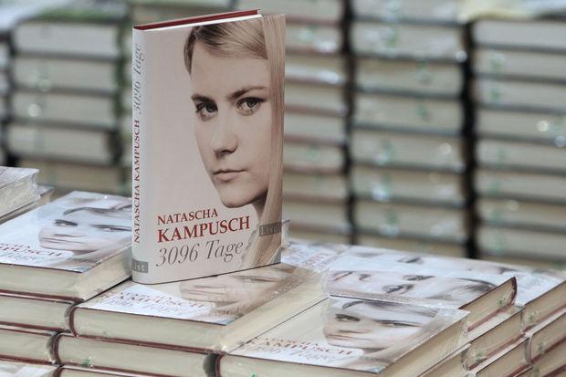 Natascha Kampusch schreef het verhaal van haar kwelling neer in een boek.