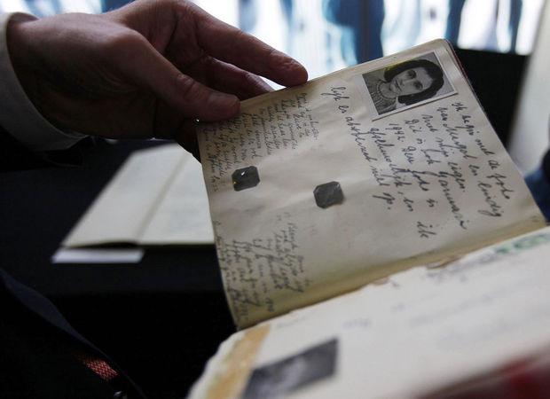 Het originele dagboek van Anne Frank, te bekijken in het Anne Frank Huis in Amsterdam