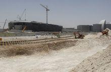 De aanbouw van een WK-stadion in Qatar.