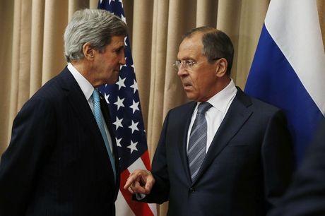 VS-minister van Buitenlandse Zaken John Kerry (L) en zijn Russische tegenhanger Sergej Lavrov.