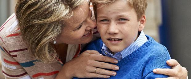 Koningin Mathilde en prins Gabriel.