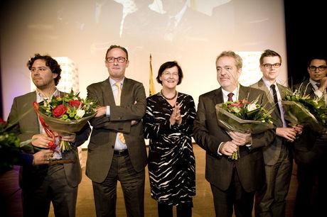 Gerolf Annemans, omringd door ex-voorzitter Bruno Valkeniers, Marijke Dillen (dochter van stichter Karel Dillen) en Jonge Turken Bob De Brabandere (L), Reccino Van Lommel en Tom Van Grieken (R). 