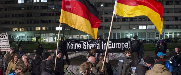 De Pegida-beweging betoogt in Dresden tegen 'de islamisering van het Avondland'