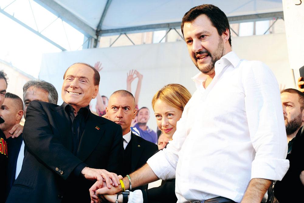 'Silvio Berlusconi heeft in de ogen van nogal wat Italianen de deur opengezet voor de erkenning van het neofascisme.'