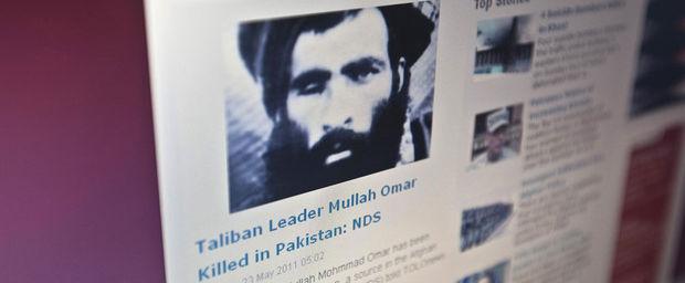 Een bericht uit 2011 over de dood van talibanleider Mullah Mohammed Omar in Pakistan. De Afghaanse taliban verwierpen de berichten echter: de man zou nog in leven zijn in Afghanistan en zweren door te gaan met de strijd.