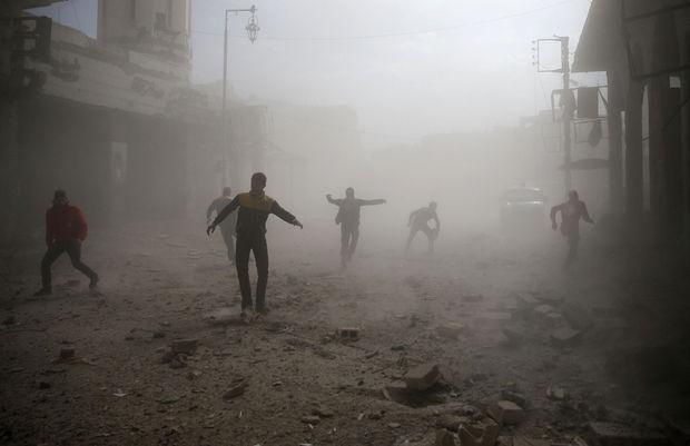 Chaos na een luchtaanval in Oost-Ghouta nabij Damascus, 6 februari 2018