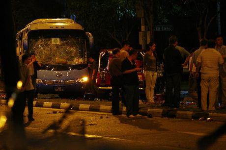 Eerste rellen in 30 jaar shockeren Singapore (foto's)